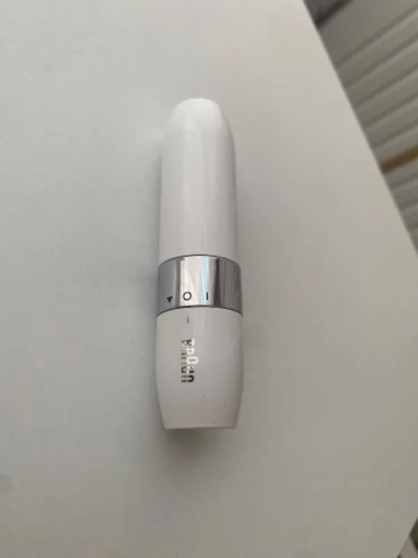 Braun FS1000 Mini Yüz Tüy Alma Makinesi Pil ve Temizleme Fırçası, Seyahat Boy, Kablosuz Kullanım
