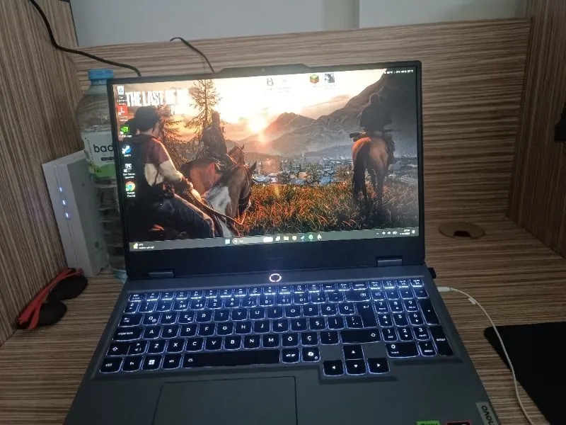 Lenovo LOQ 15AHP10 AI AMD Ryzen 7 250 24GB 512GB SSD RTX5060 Freedos 15.6″ FHD 144Hz Taşınabilir Bilgisayar 83JG006FTR