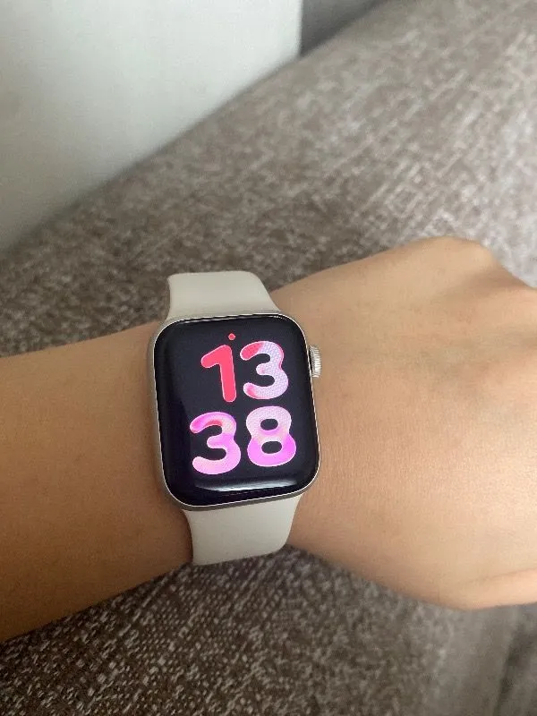 Apple Watch Se 3 Gps, 40 mm Yıldız ışığı Alüminyum kasa ve Yıldız ışığı Spor kordon – s/m
