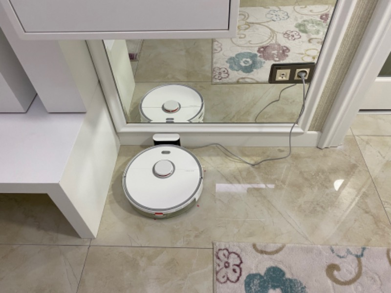 Roborock S5 Max Robot Süpürge 2000 Pa Emiş Gücü ile Üçlü Temizlik Sistemi Beyaz Sert Zemin Kullanımı