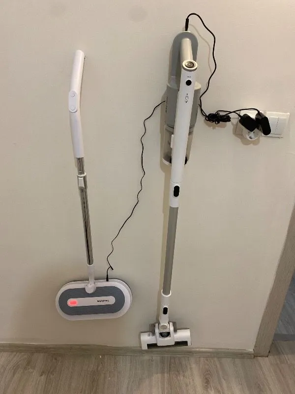 Kumtel Şarjlı Kablosuz Mop Paspas – Güçlü Döner Başlık ve Otomatik Su Püskürtme ile Pratik Ev Temizliği, 0.8L Toz Haznesi