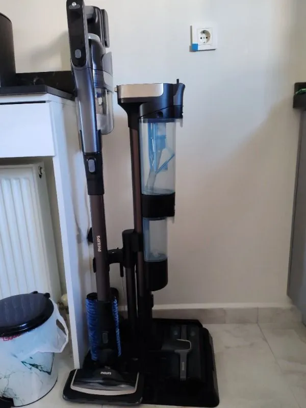 Philips 9000 Serisi AquaTrio Kablosuz Dikey Süpürge, Otomatik Temizleme ve Şarj İstasyonu​, AquaSpin Başlık, PowerCyclone Aqua, XW9463/11