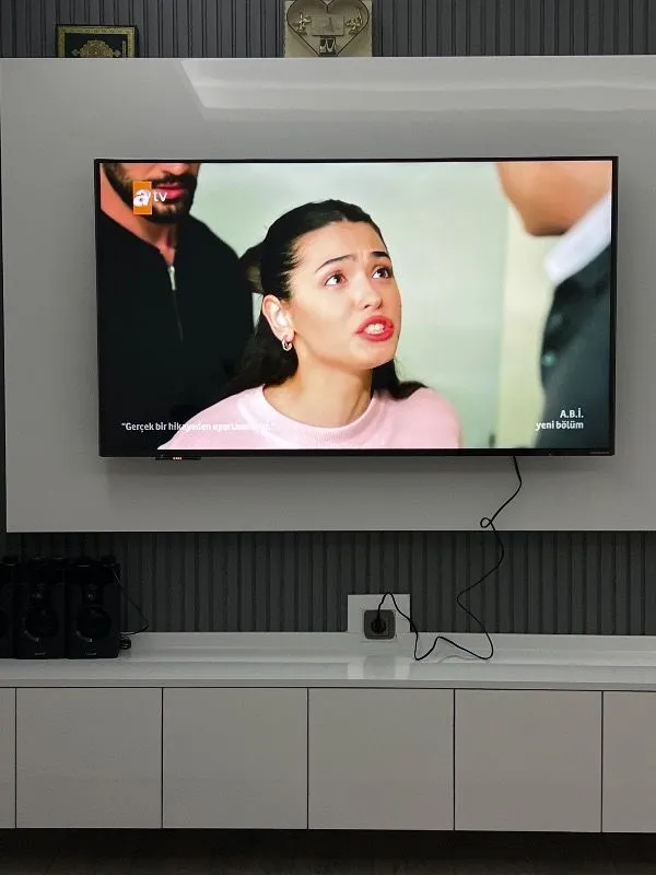 Grundig 65 GQ 950A 65” 165 Ekran Uydu Alıcılı 4K Ultra HD Google Smart QLED TV