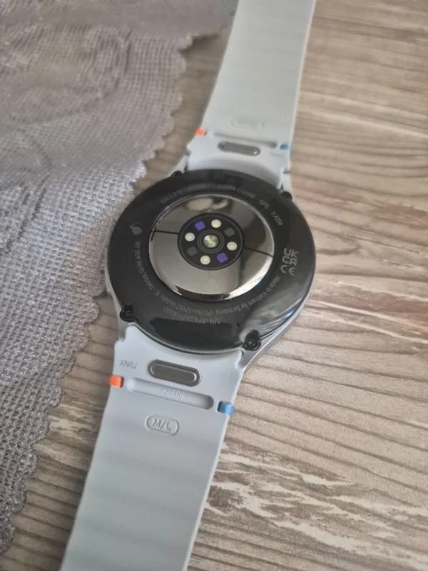Samsung Galaxy Watch7 44MM Haki Akıllı Saat SM-L310NZGATUR Sesli Görüşme ve Kalp Ritmi Takibi Özellikleri
